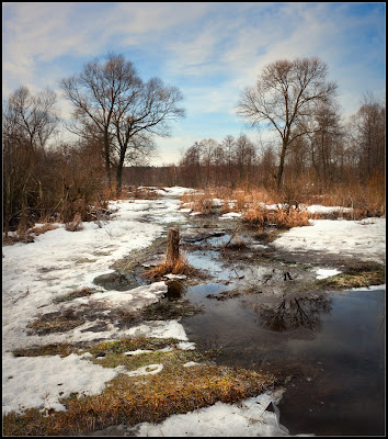 Два братца в воду: Два братца в воду глядятся, век не сойдутся.