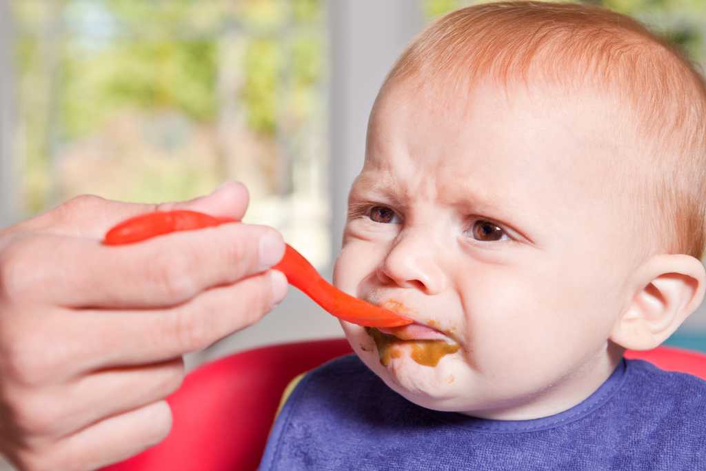 Как едят дети ложкой: Как научить ребёнка есть ложкой и в каком возрасте лучше начинать