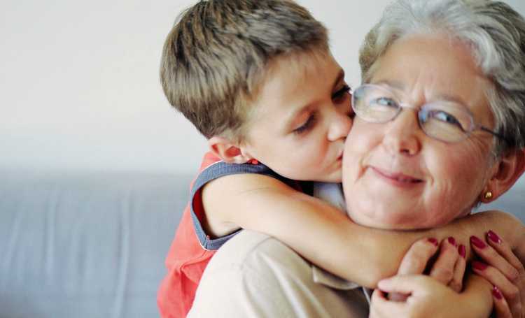 Бабушке я помогаю: 10 предложений о том как я помогаю бабушке