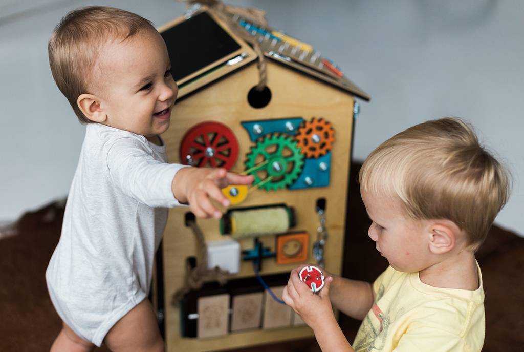 Интересные игры для маленьких детей: 42 идеи для прекрасного времяпрепровождения