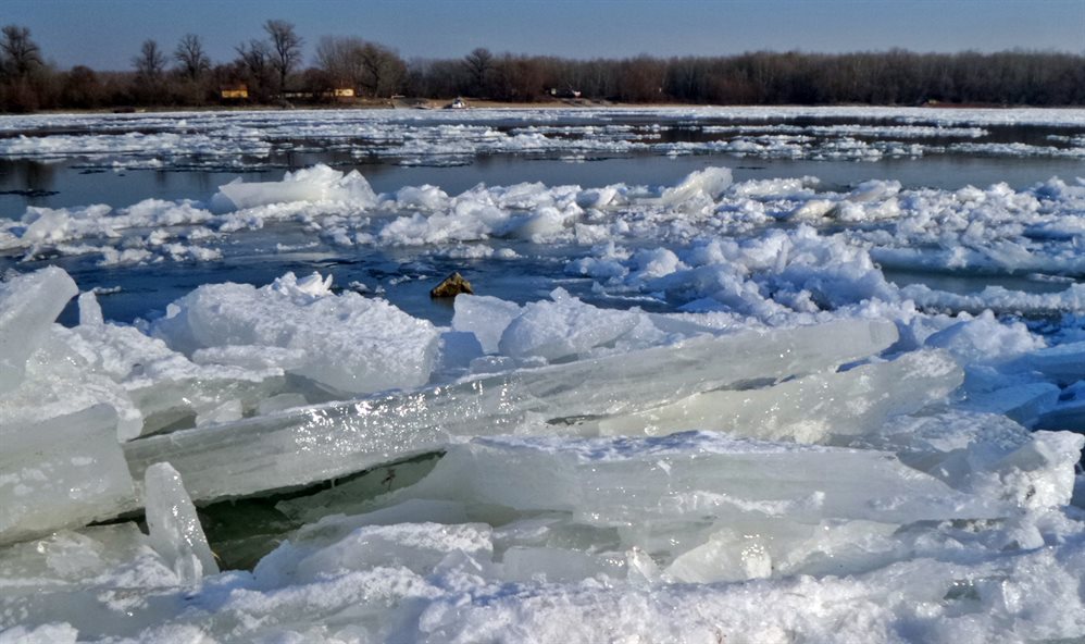 Лед на речке мы лежим лед на речке мы бежим: Разгадай загадку льётся речка мы лежим лёд на речке мы бежим