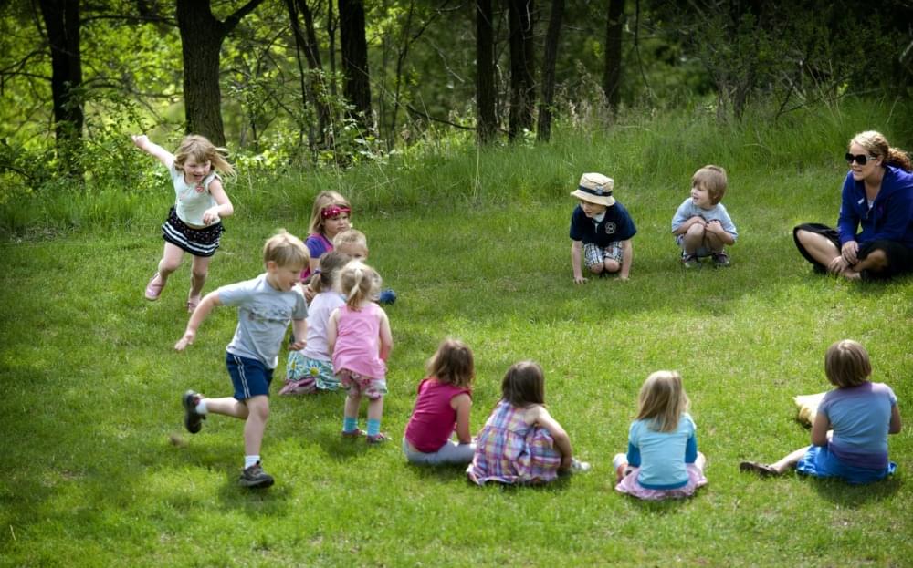 Игры на природе с детьми: во что поиграть с друзьями кроме «Вышибал» и «Крокодила»