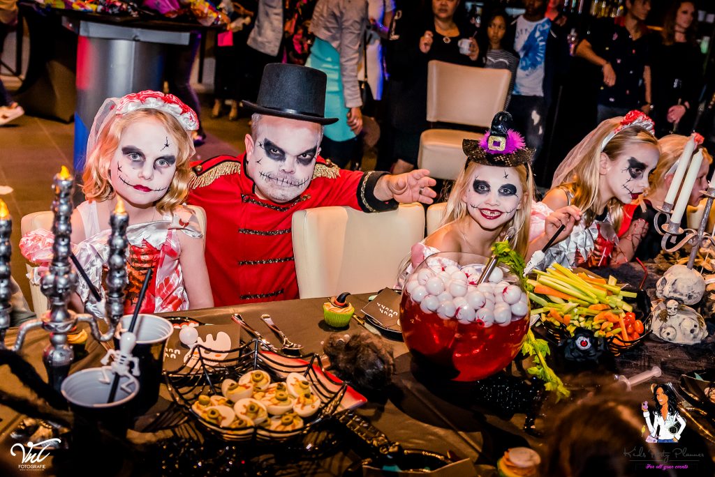 Праздник хэллоуин сценарий для детей: Сценарий на Хэллоуин для детей 🚩 идеи, конкурсы, игры на День всех святых