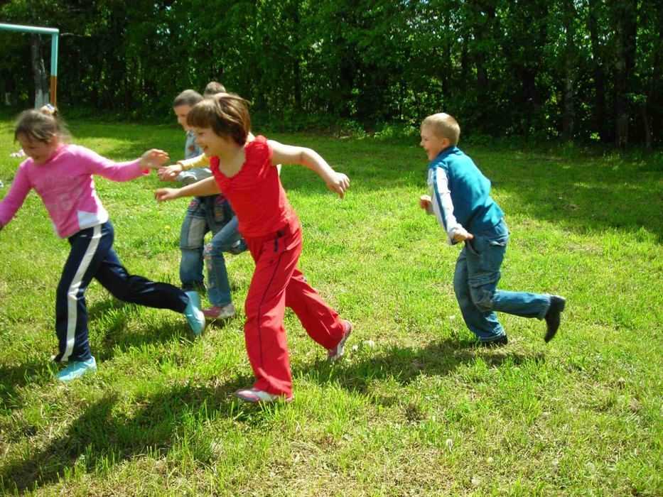 Игры на природе с детьми: во что поиграть с друзьями кроме «Вышибал» и «Крокодила»