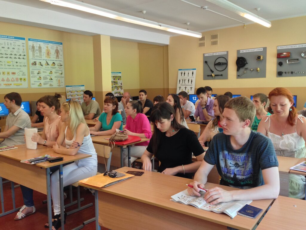 Первое занятие в автошколе: Курсы вождения для тех у кого есть права. Автоинструктор для лиц с правами