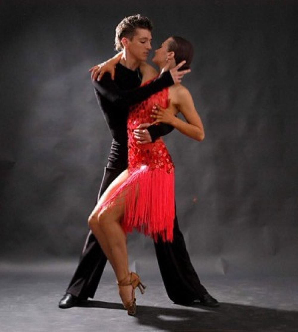 Бальные спортивные танцы противопоказания: с какого возраста и какая польза