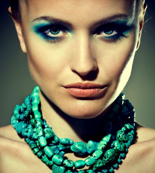 Какие камни подходят к карим глазам: Какие камни подходят под карие глаза?