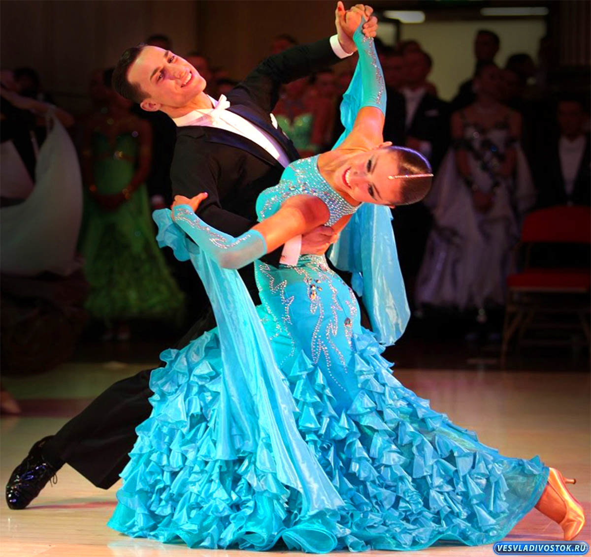 Бальные спортивные танцы противопоказания: с какого возраста и какая польза