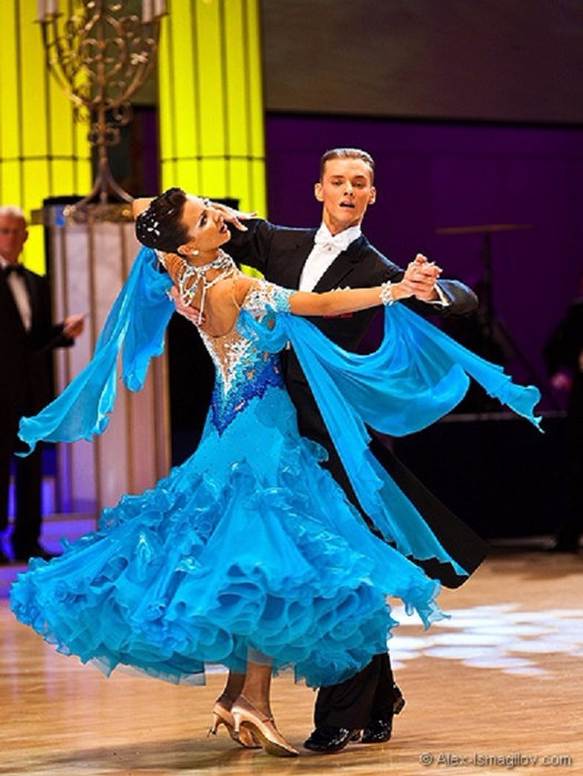 Бальные спортивные танцы противопоказания: с какого возраста и какая польза