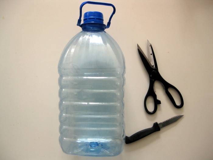 Как сделать кормушку из 5 литровой бутылки: Кормушка для птиц из 5 литровой бутылки 200 фото, пошаговые инструкции – Кормушка из пластиковой бутылки 5 литров: как сделать своими руками