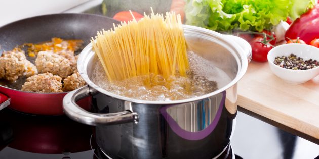 Как варить спагетти на плите