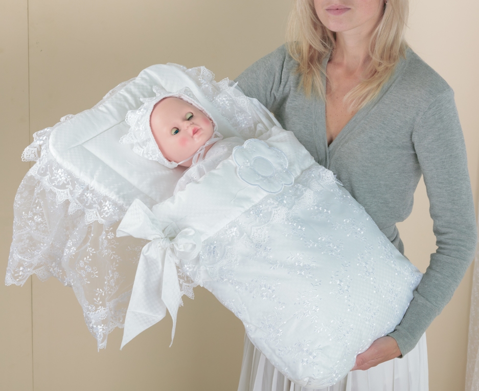 Конверт или одеяло для новорожденного что лучше: конверт на выписку, одеяло или комбинезон?