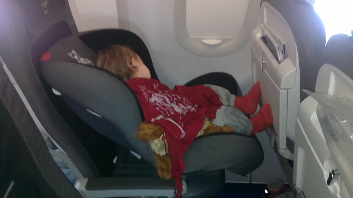 Как провозить в самолете детскую коляску: Как перевезти в самолете детскую коляску? – Справочный центр S7 Airlines