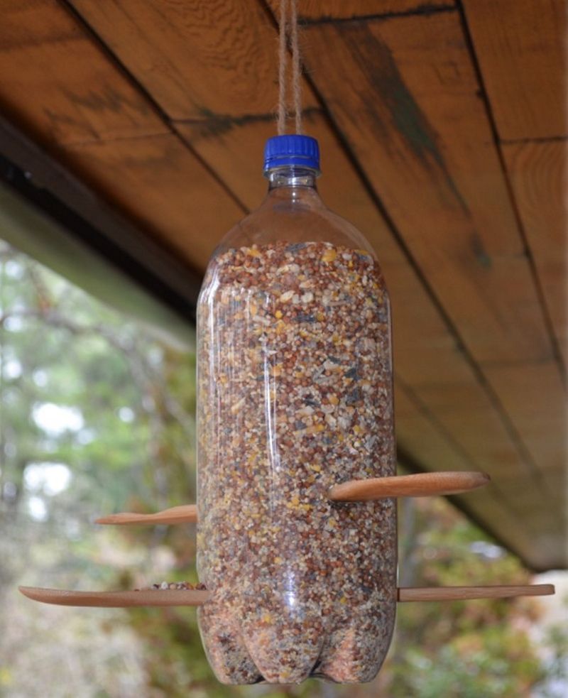 Как сделать кормушку из пятилитровой бутылки: Кормушка для птиц из 5 литровой бутылки 200 фото, пошаговые инструкции