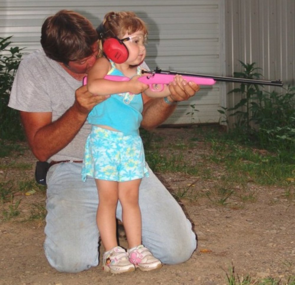 Дети с оружием: как "воспитывают патриотов" в России и Америке – Дети с оружием. От стрельбищ до военных конфликтов