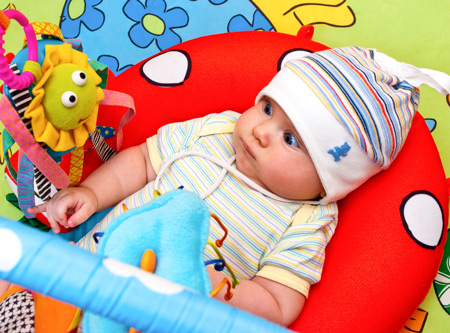 Развивающие коврики для малышей: какие бывают?
