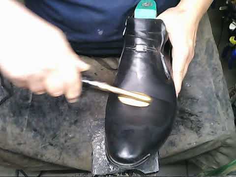 Складки на кожаной обуви как убрать: Чистка обуви из кожи от пятен и въевшейся грязи: как правильно почистить