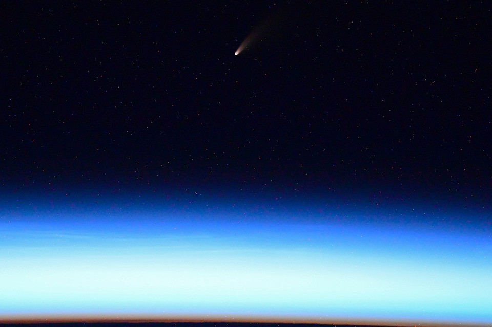Комету сфотографировал с борта МКС космонавт Иван Вагнер Фото: twitter.com