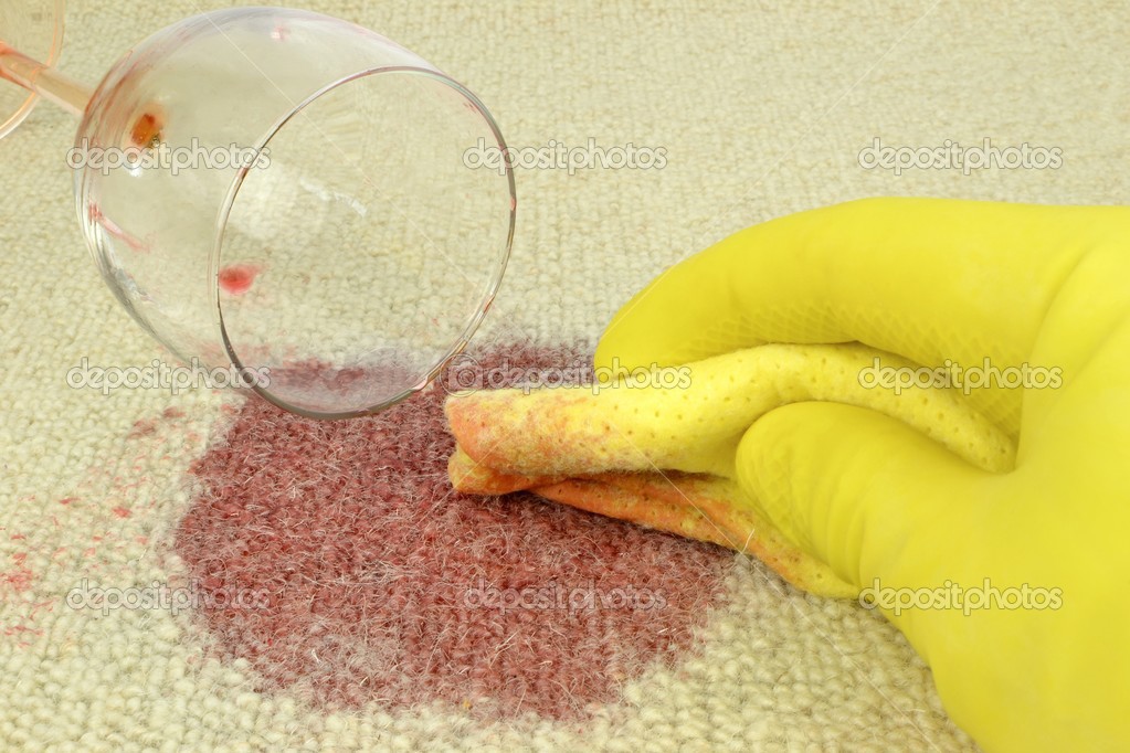 Как убрать с ковра кровь: Чем отмыть кровь с дивана из ткани, выводим засохшие следы
