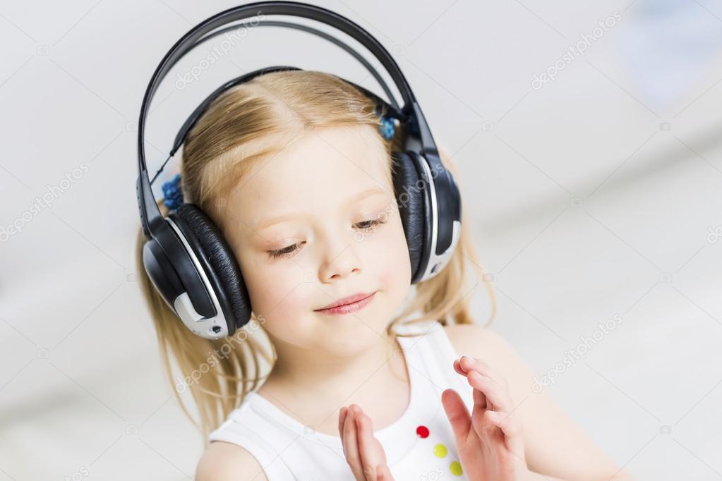Дитяча музыка: Веселая детская музыка для мультимедийных проектов  - Лицензирование музыки без оплаты роялти