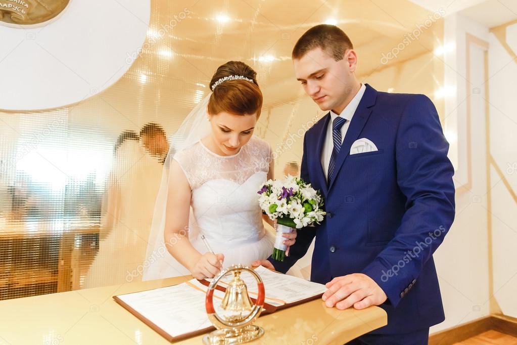 Как подписать фотографии свадебные: 135 подписей в Instagram к свадебной фотографии молодоженов