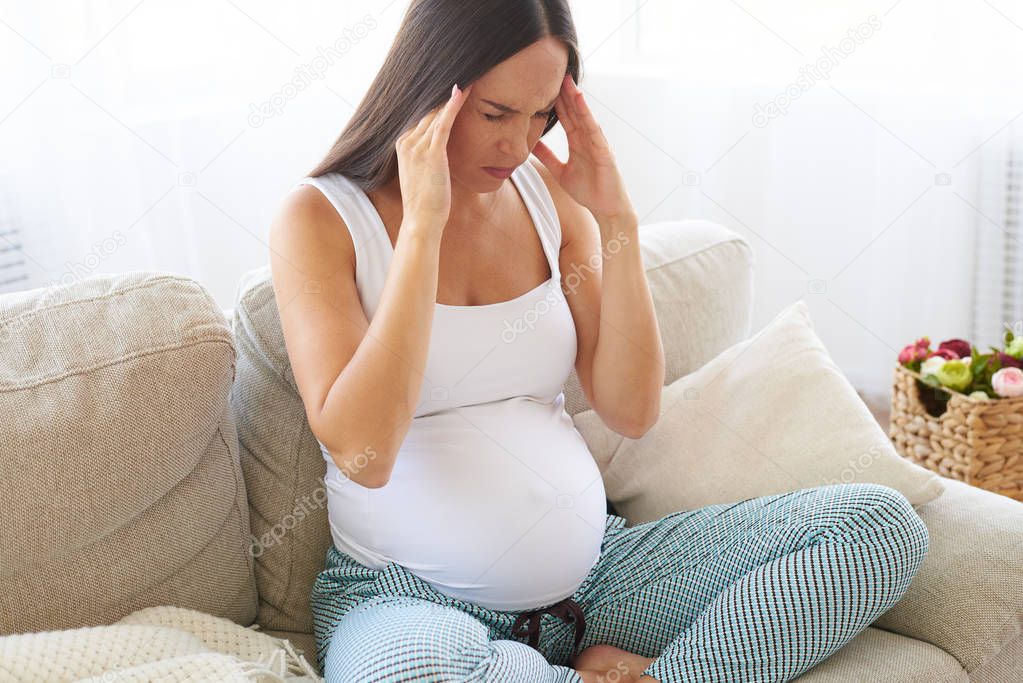 Нервный стресс при беременности: Стресс во время беременности: чем опасен, как влияет