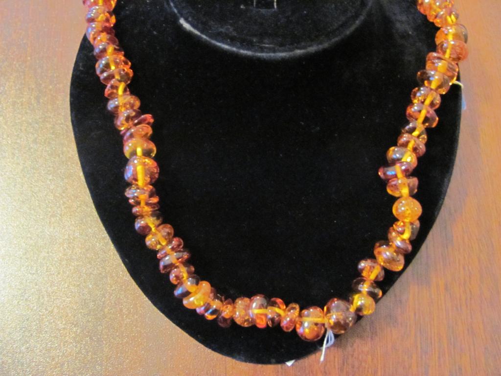Янтарные бусы с чем носить фото: с чем носить модели из необработанного и натурального янтаря, медового и вишневого, зеленого и красного