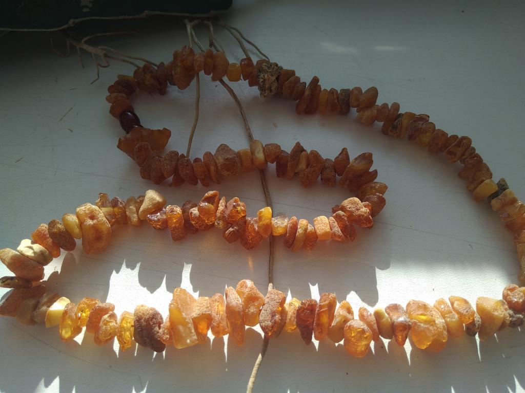 Янтарные бусы с чем носить фото: с чем носить модели из необработанного и натурального янтаря, медового и вишневого, зеленого и красного