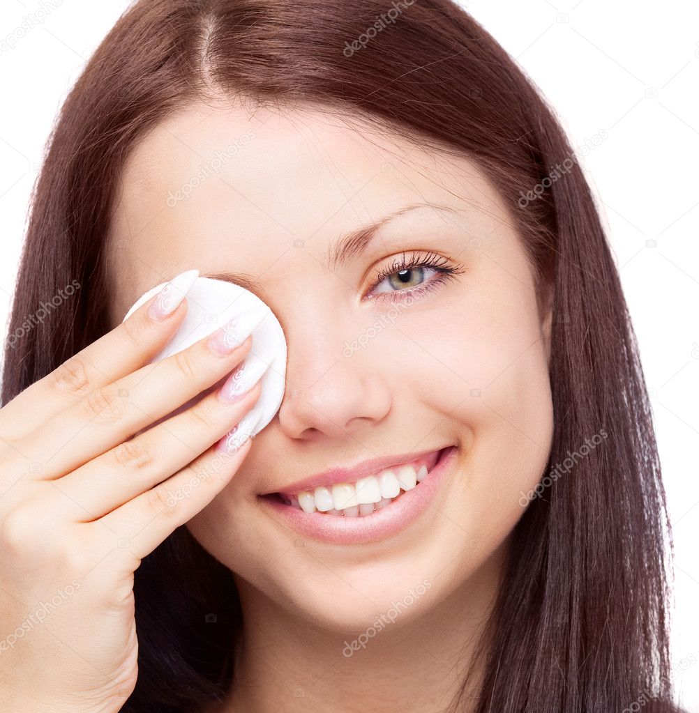 Чем смывать косметику: Как и чем правильно снимать макияж с глаз и лица в домашних условиях