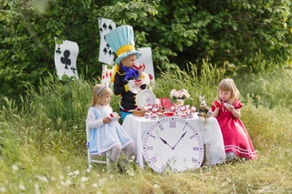 Алиса в стране чудес детский праздник: Сценарий мероприятия "Алиса в стране чудес"