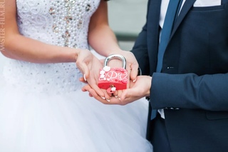 Как подписать фотографии свадебные: 135 подписей в Instagram к свадебной фотографии молодоженов