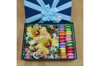 Коробка с цветами и конфетами своими руками: Цветы в коробке 15 фото для создания своими руками
