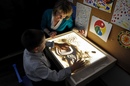 Песочное рисование на световых столах: Польза рисования песком на световых столах для детей