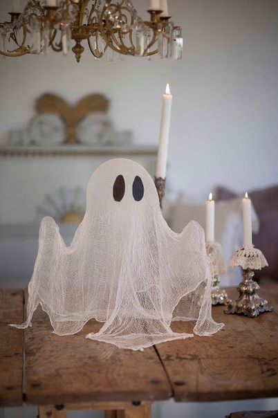 Как сделать приведение из марли: Украшения на Хэллоуин своими руками