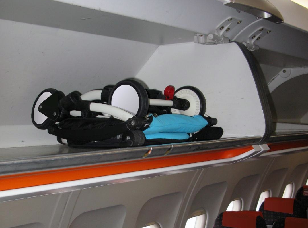 Как провозить в самолете детскую коляску: Перевозка детских колясок в ручной клади и багаже самолета – правила провоза в 2019 году