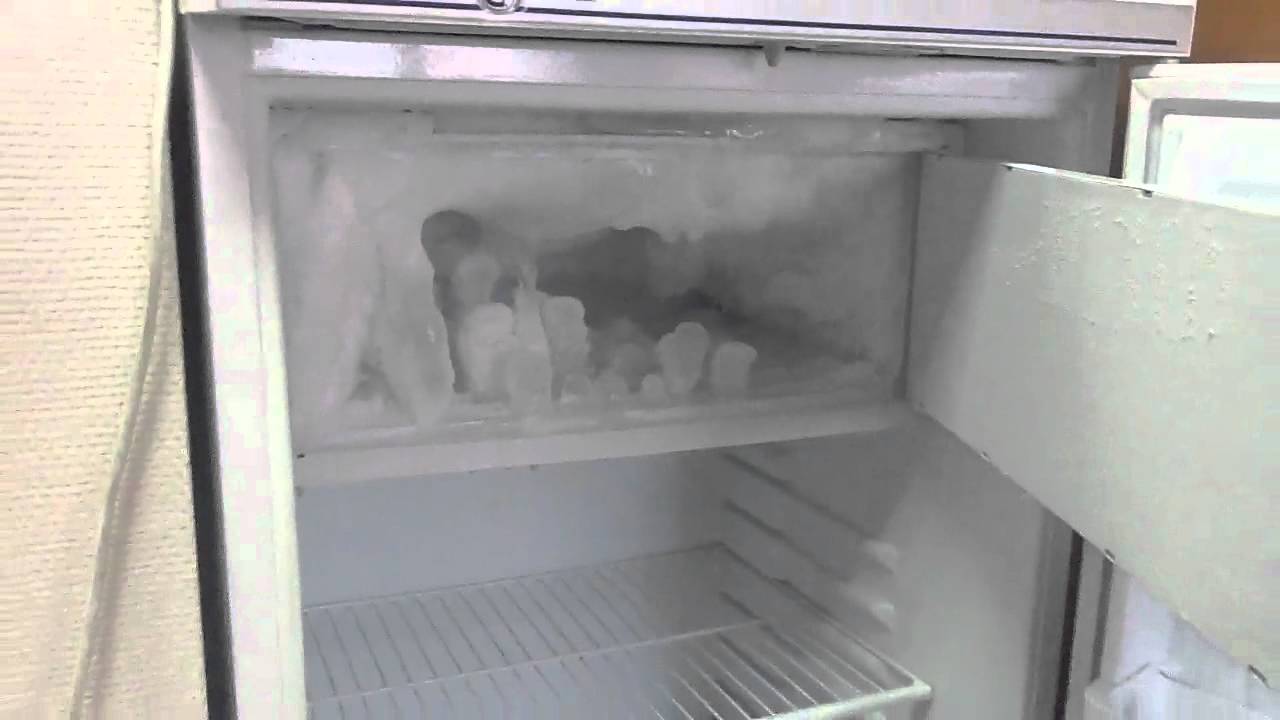Холодильник внутри покрывается льдом: В холодильнике намерзает лед, снег, наледь - 11 причин почему