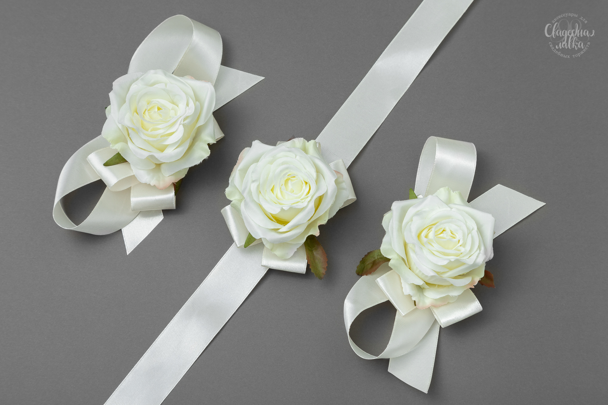 Цветы на руку подружкам невесты своими руками: Красиво оформляем цветы на руку подружкам невесты – искусственные и живые