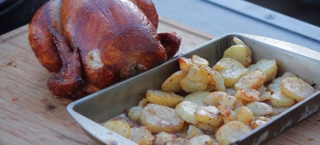 Курица на вертеле в духовке с картошкой