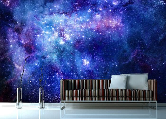 Оформление стены над диваном в фотообоями в космической тематике