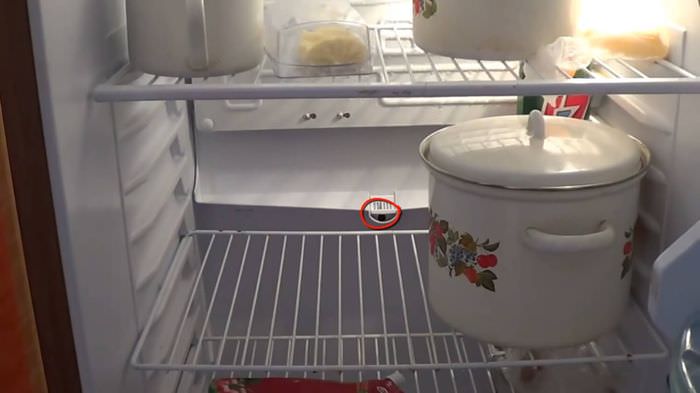 На задней стенке холодильника иней: В холодильнике намерзает лед на задней стенке