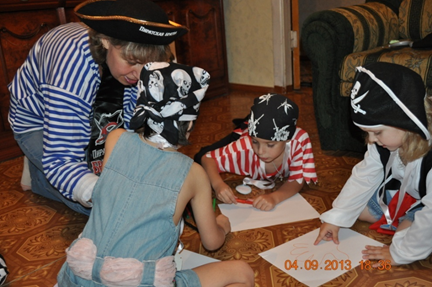 Пиратская вечеринка для детей 5 лет сценарий поиски клада конкурсы: Пиратская вечеринка (сценарий) | Страна Мастеров – Сценарий летнего квеста "Пиратская вечеринка или в поисках сокровищ" для старшего дошкольного возраста